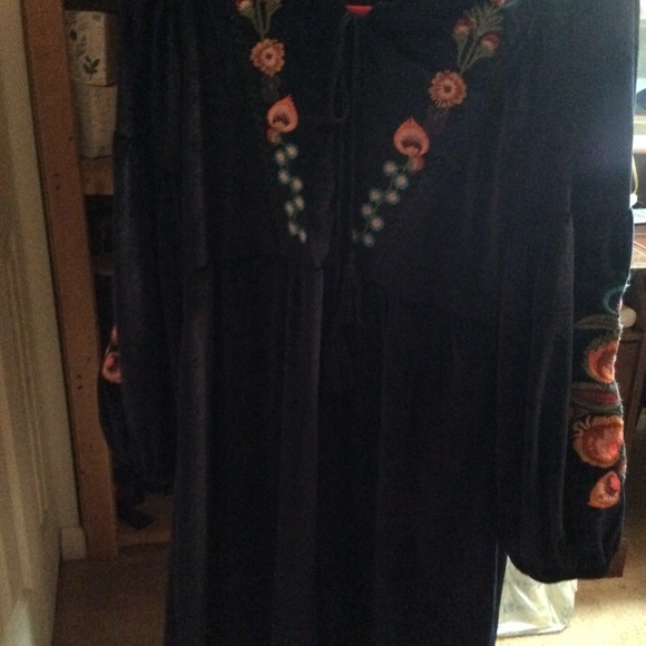 ~ SHEIN Women's Velvet Tunic SOLD AS IS ~ - Picture 2 of 8